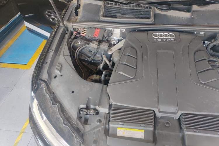 Used Audi Q7 2016 45 TFSI Technology Edition Engine Bay Right