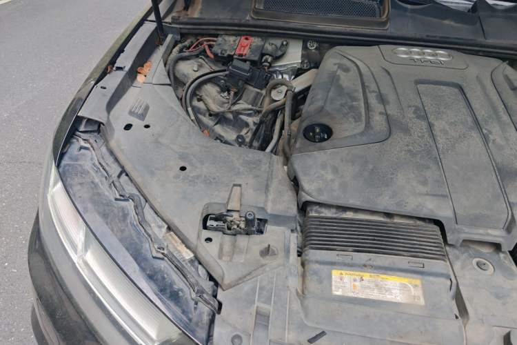 Used Audi Q7 2016 40 TFSI Comfort Model Engine Bay Right
