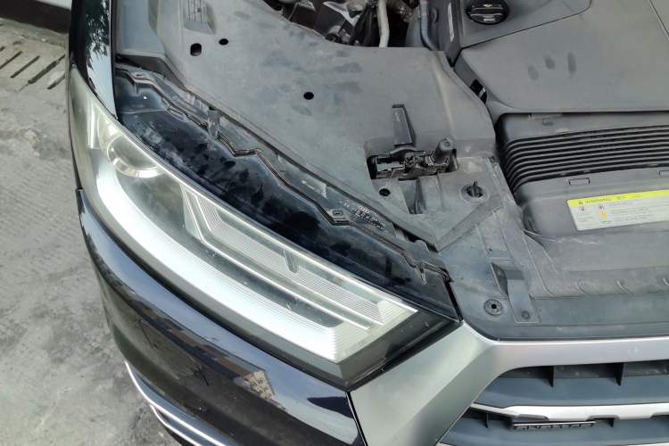 Used Audi Q7 2016 40 TFSI Comfort Model Engine Bay Right