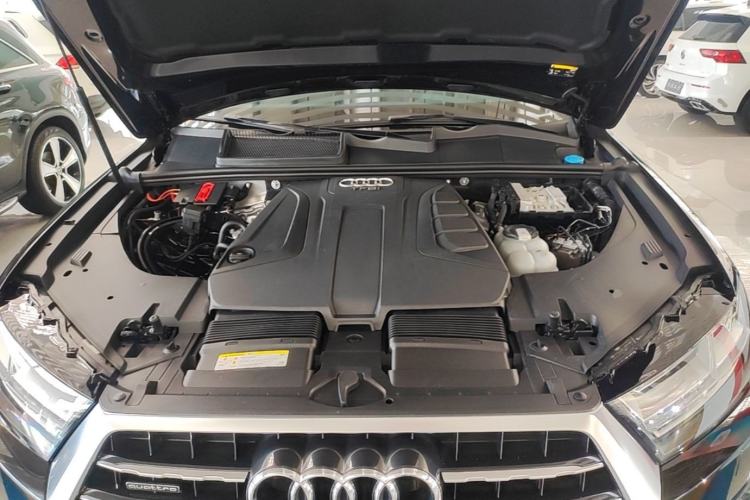 Used Audi Q7 2016 40 TFSI Comfort Model Engine Bay