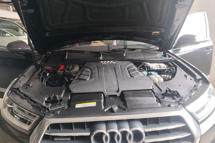 Used Audi Q7 2016 45 TFSI Technology Edition Engine Bay