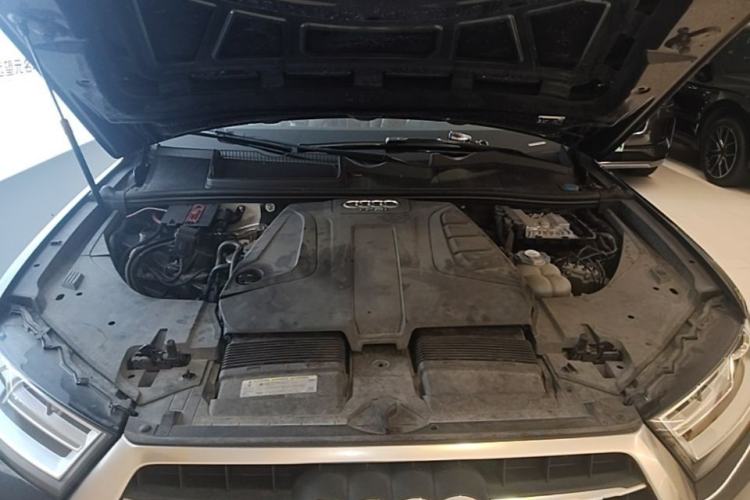 Used Audi Q7 2016 40 TFSI U.S. Specification Engine Bay
