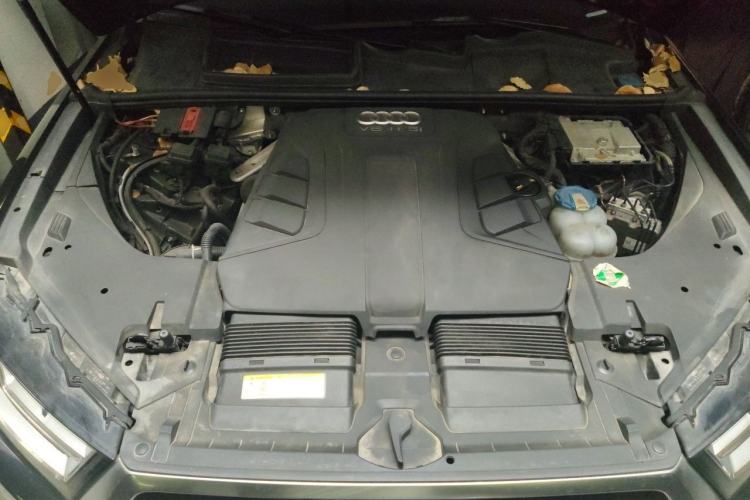 Used Audi Q7 2016 45 TFSI Technology Edition Engine Bay