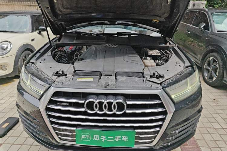 Used Audi Q7 2016 40 TFSI Comfort Model Engine Bay
