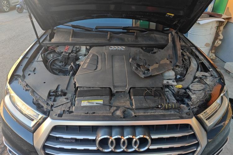 Used Audi Q7 2016 45 TFSI Technology Edition Engine Bay