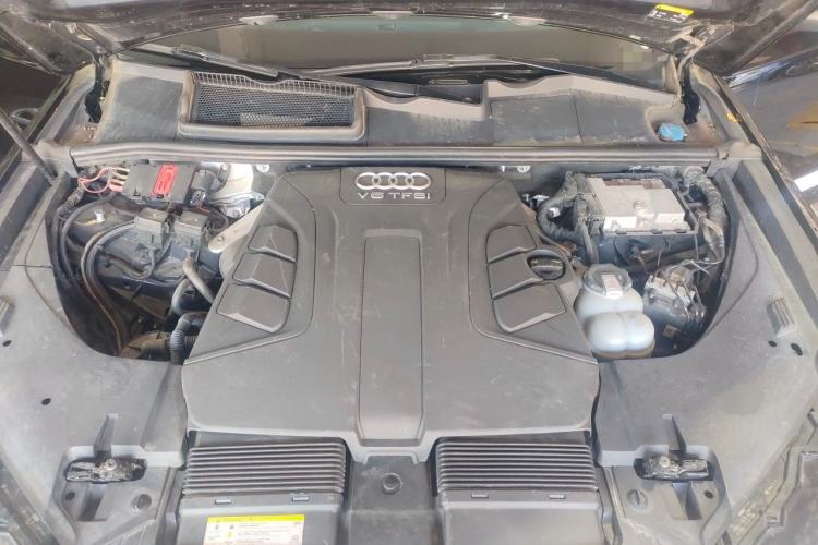 Used Audi Q7 2016 45 TFSI Technology Edition Engine Bay