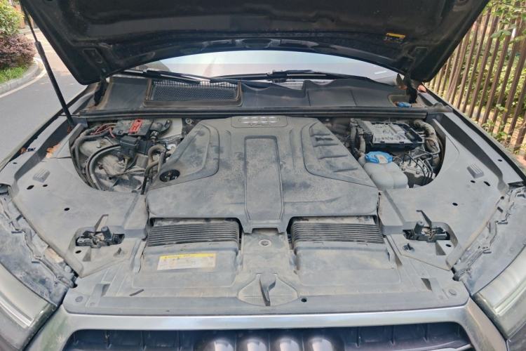 Used Audi Q7 2016 40 TFSI Comfort Model Engine Bay