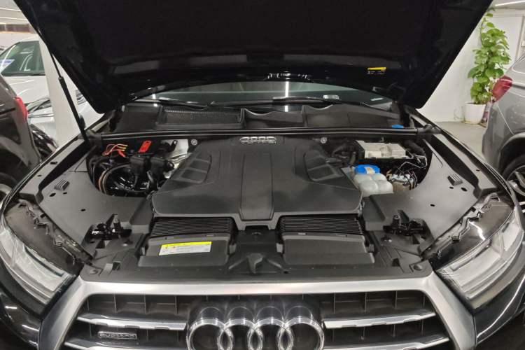 Used Audi Q7 2016 45 TFSI Technology Edition Engine Bay