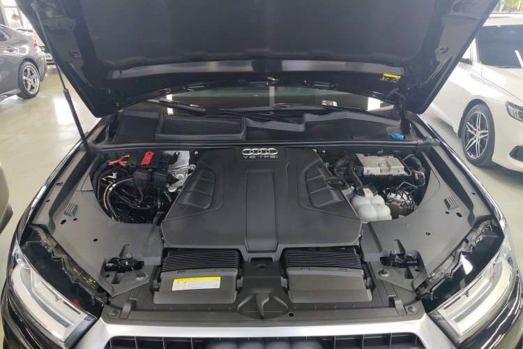 Used Audi Q7 2016 45 TFSI Technology Edition Engine Bay