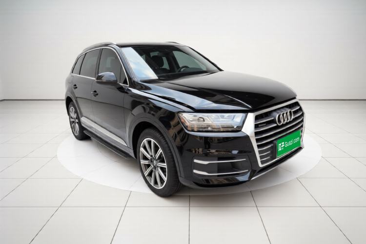 Used Audi Q7 2016 40 TFSI Comfort Model Front Right 45 Deg