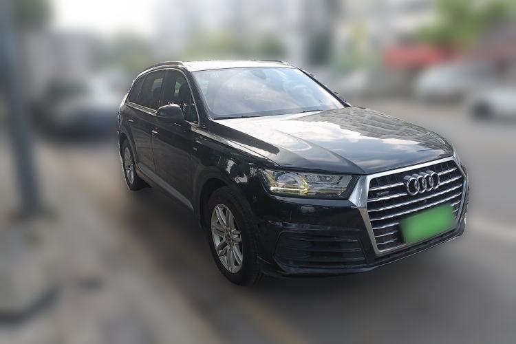 Used Audi Q7 2016 40 TFSI Comfort Model Front Right 45 Deg