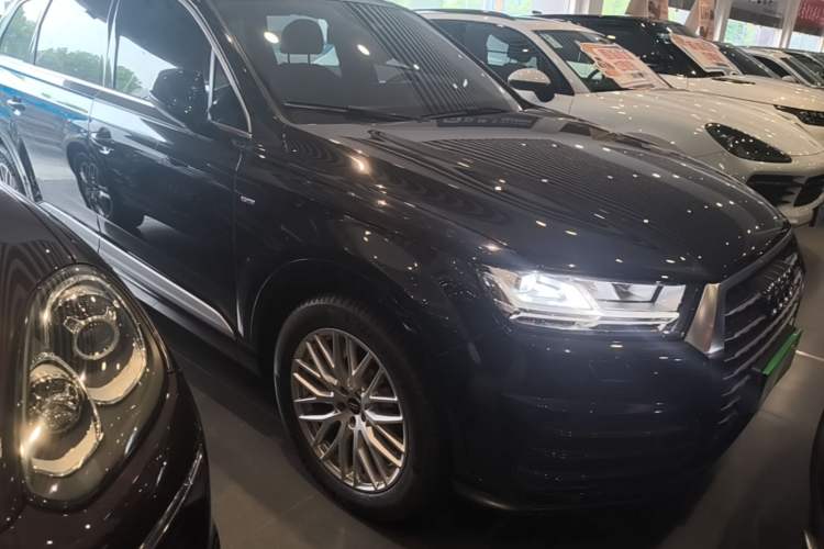 Used Audi Q7 2016 45 TFSI Technology Edition Front Right 45 Deg