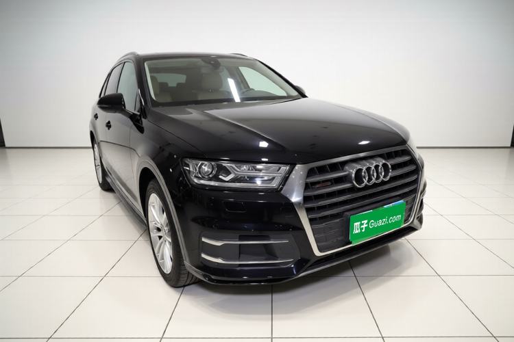 Used Audi Q7 2016 40 TFSI Comfort Model Front Right 45 Deg