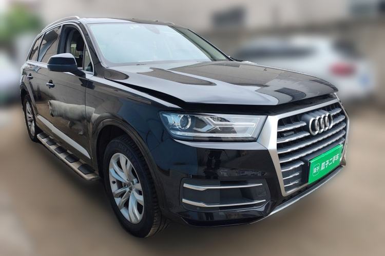 Used Audi Q7 2016 40 TFSI Comfort Model Front Right 45 Deg