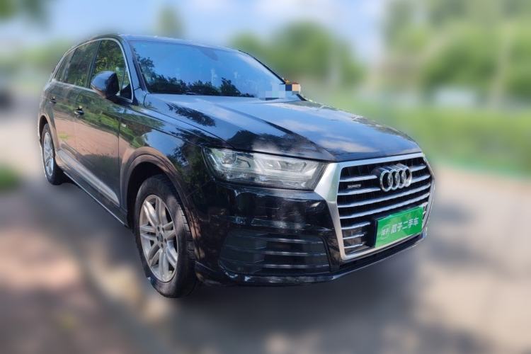 Used Audi Q7 2016 40 TFSI Comfort Model Front Right 45 Deg