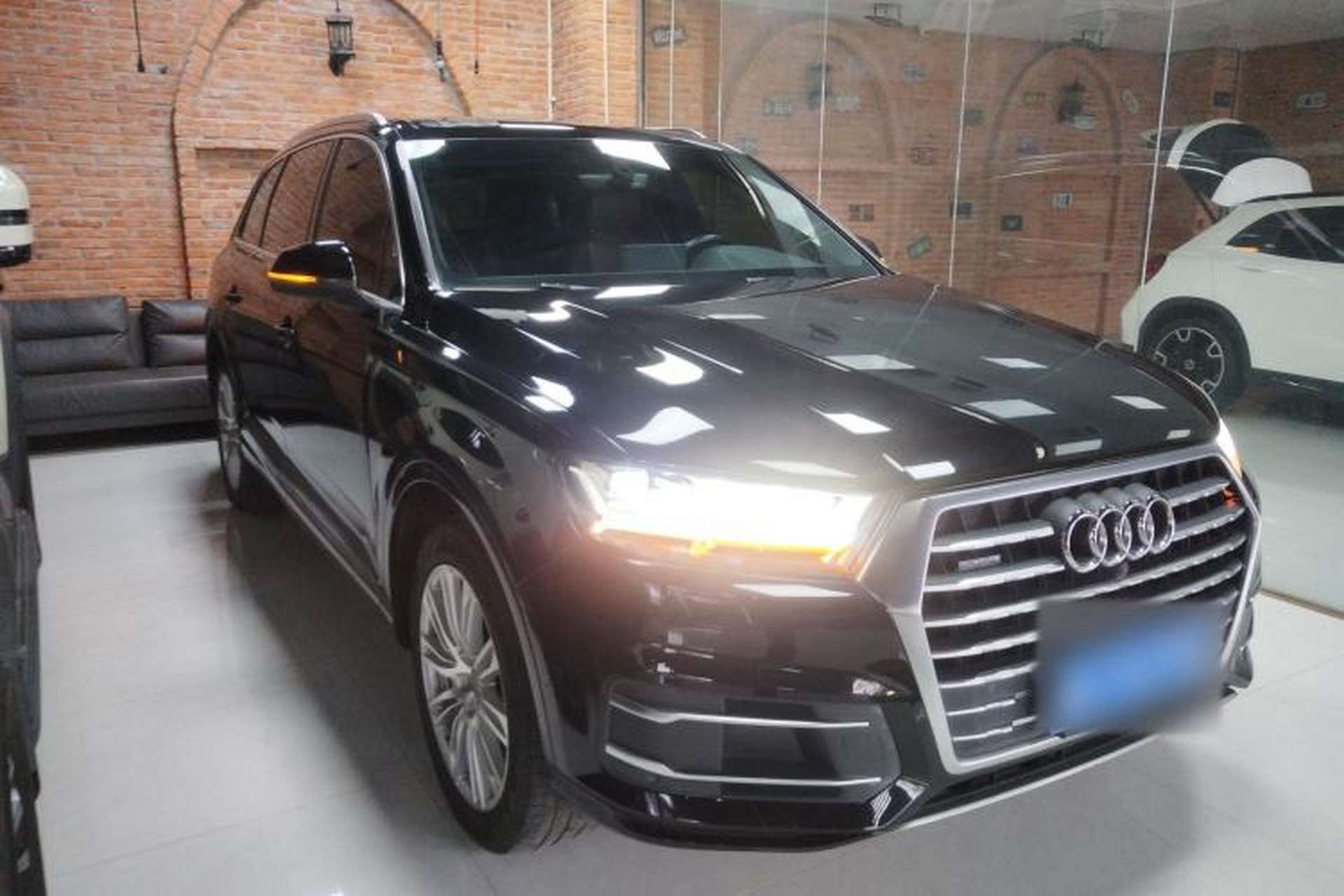 Used Audi Q7 2016 3.0 TFSI 7 seats parallel import Front Right 45 Deg