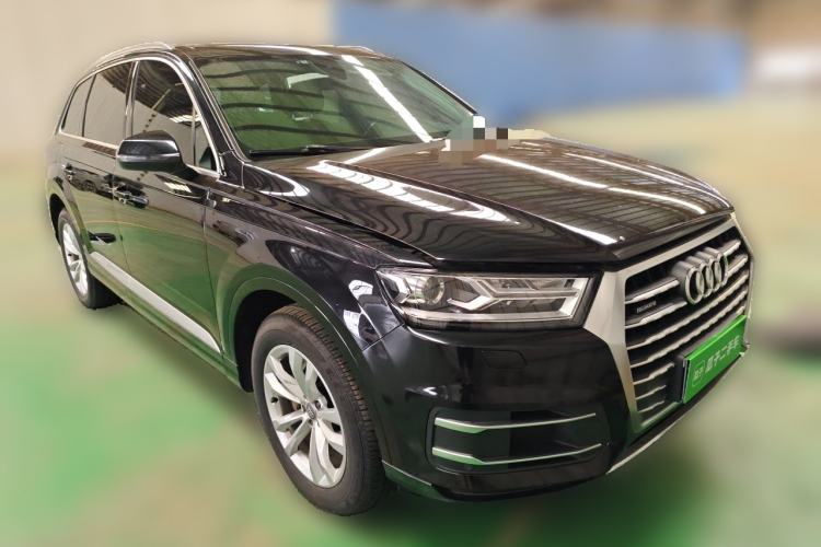 Used Audi Q7 2016 40 TFSI Comfort Model Front Right 45 Deg