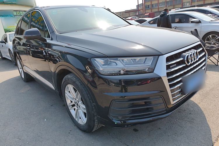 Used Audi Q7 2016 40 TFSI Comfort Model Front Right 45 Deg