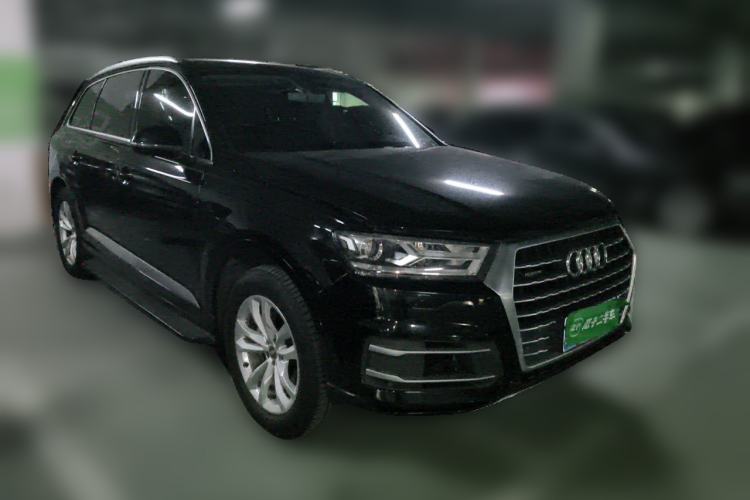 Used Audi Q7 2016 40 TFSI Comfort Model Front Right 45 Deg