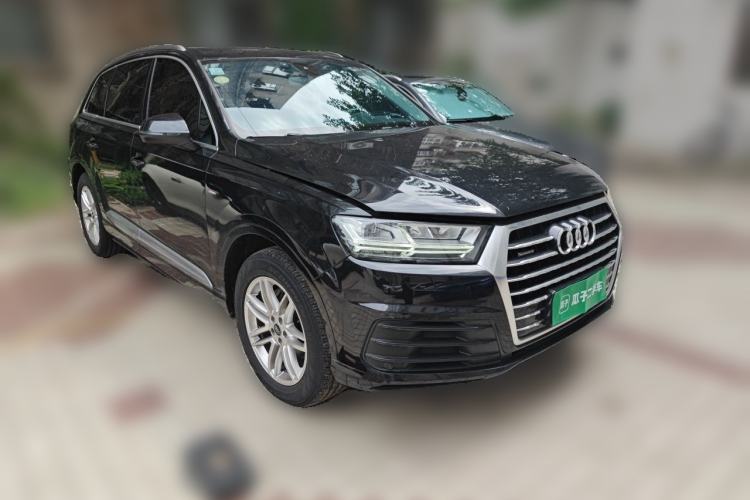 Used Audi Q7 2016 40 TFSI Comfort Model Front Right 45 Deg