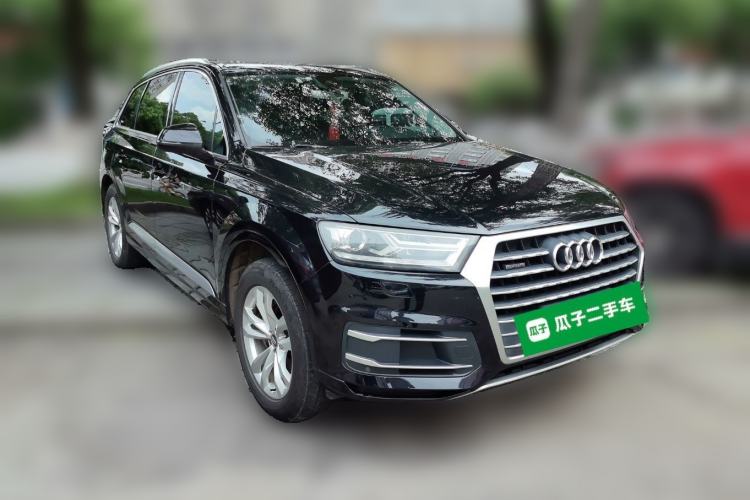 Used Audi Q7 2016 40 TFSI Comfort Model Front Right 45 Deg