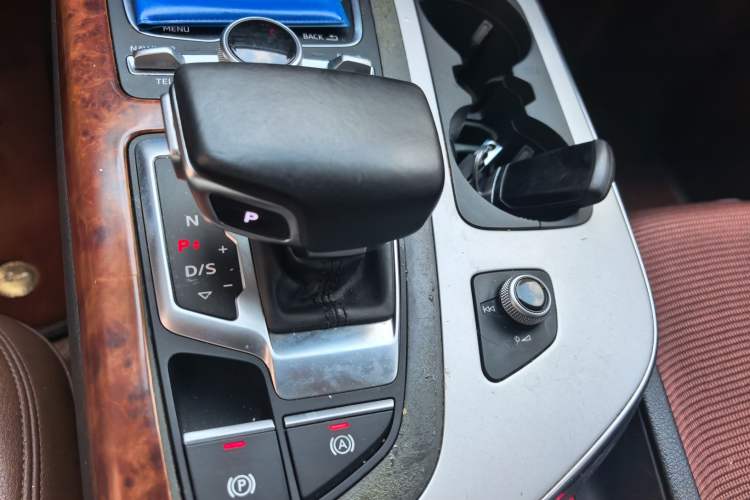 Used Audi Q7 2016 40 TFSI Comfort Model Gear Lever
