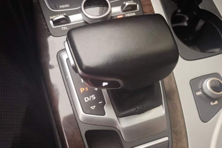 Used Audi Q7 2016 45 TFSI Technology Edition Gear Lever