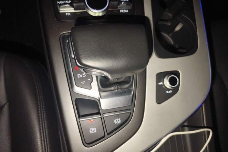 Used Audi Q7 2016 40 TFSI Comfort Model Gear Lever
