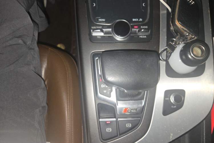 Used Audi Q7 2016 40 TFSI Comfort Model Gear Lever