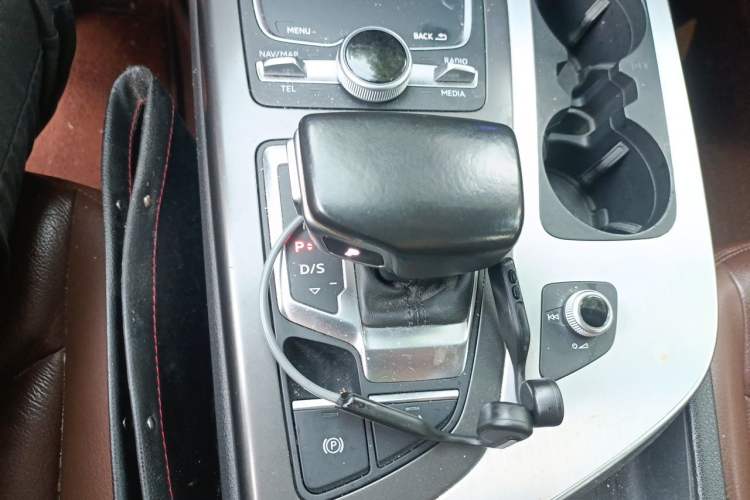 Used Audi Q7 2016 40 TFSI Comfort Model Gear Lever