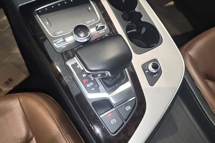 Used Audi Q7 2016 45 TFSI Technology Edition Gear Lever