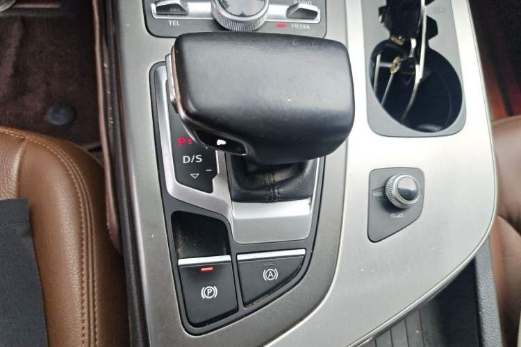Used Audi Q7 2016 40 TFSI Comfort Model Gear Lever