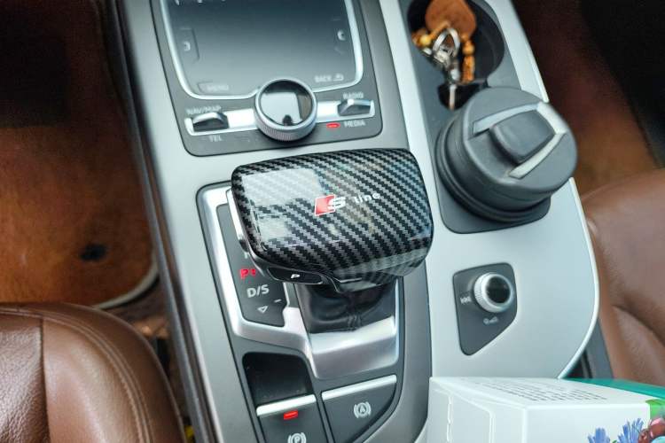 Used Audi Q7 2016 40 TFSI Comfort Model Gear Lever