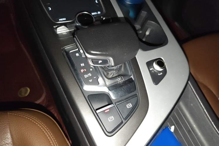 Used Audi Q7 2016 45 TFSI Technology Edition Gear Lever