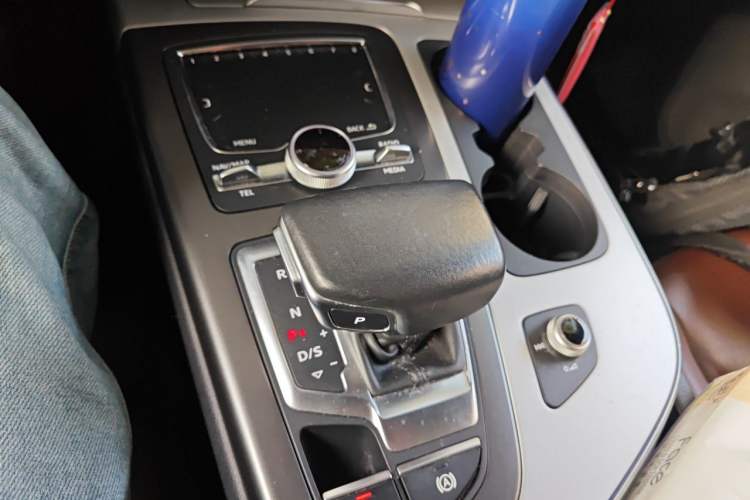 Used Audi Q7 2016 45 TFSI Technology Edition Gear Lever