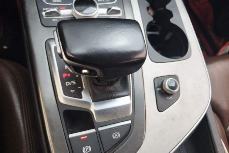 Used Audi Q7 2016 45 TFSI Technology Edition Gear Lever