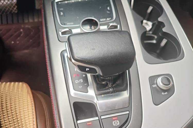Used Audi Q7 2016 45 TFSI Technology Edition Gear Lever