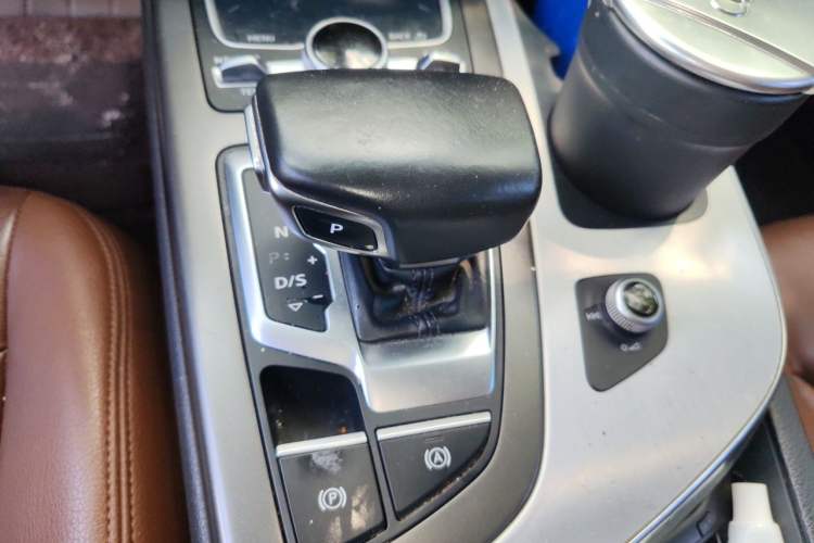 Used Audi Q7 2016 40 TFSI Comfort Model Gear Lever