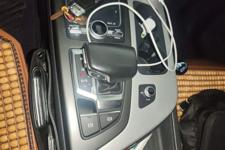 Used Audi Q7 2016 45 TFSI Technology Edition Gear Lever