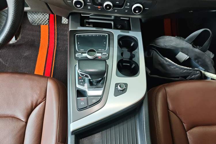 Used Audi Q7 2016 40 TFSI S line Sport Edition Gear Lever