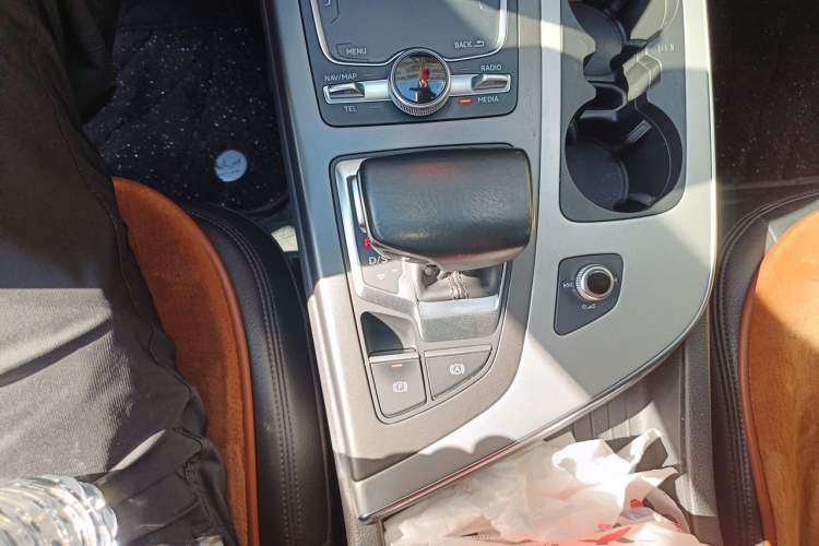 Used Audi Q7 2016 45 TFSI Technology Edition Gear Lever