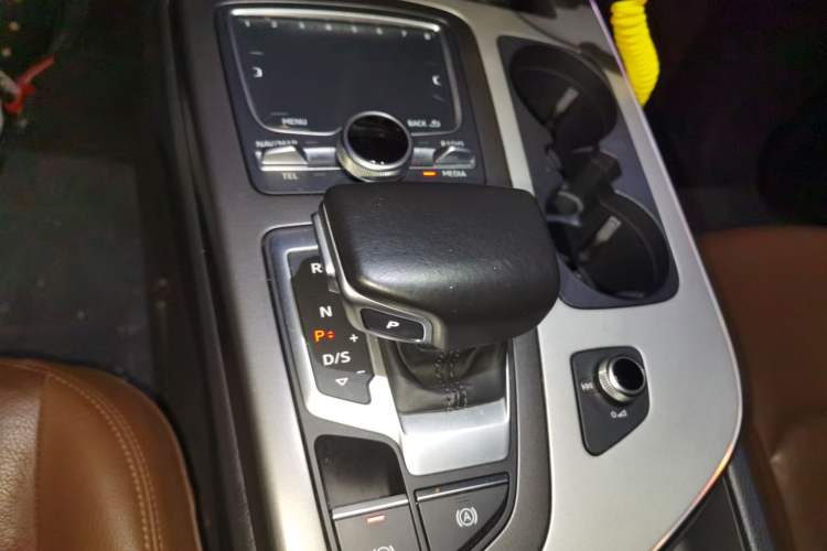 Used Audi Q7 2016 40 TFSI Comfort Model Gear Lever