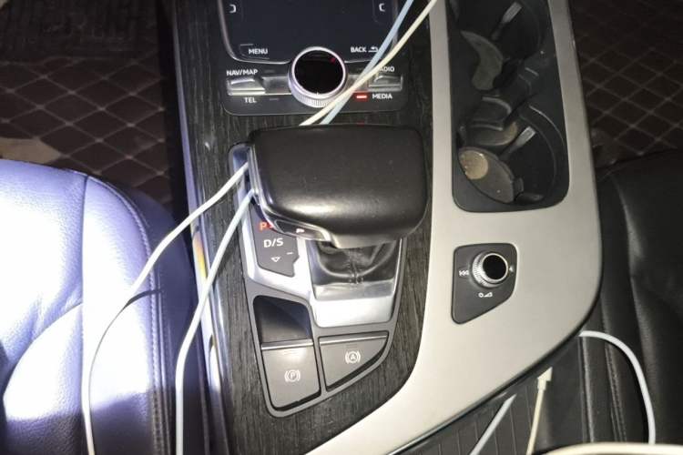 Used Audi Q7 2016 45 TFSI Technology Edition Gear Lever