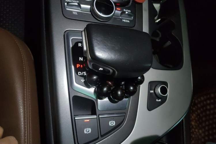 Used Audi Q7 2016 40 TFSI Comfort Model Gear Lever