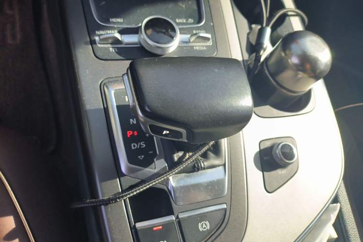 Used Audi Q7 2016 45 TFSI Technology Edition Gear Lever