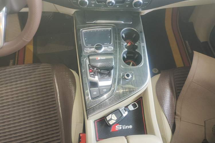 Used Audi Q7 2016 40 TFSI Comfort Model Gear Lever