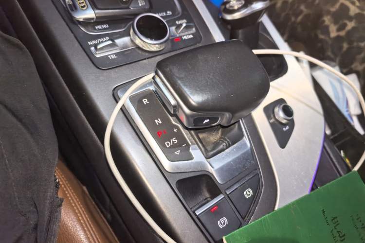 Used Audi Q7 2016 40 TFSI Comfort Model Gear Lever