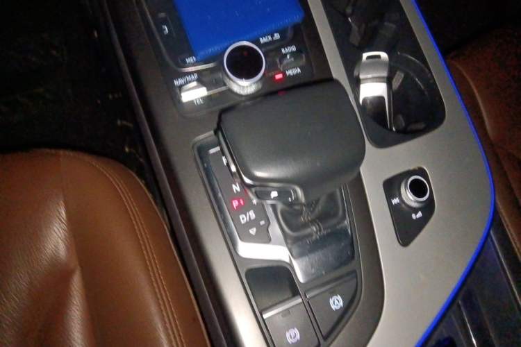 Used Audi Q7 2016 45 TFSI Technology Edition Gear Lever