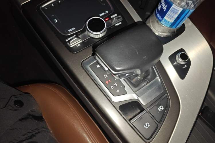 Used Audi Q7 2016 40 TFSI Comfort Model Gear Lever
