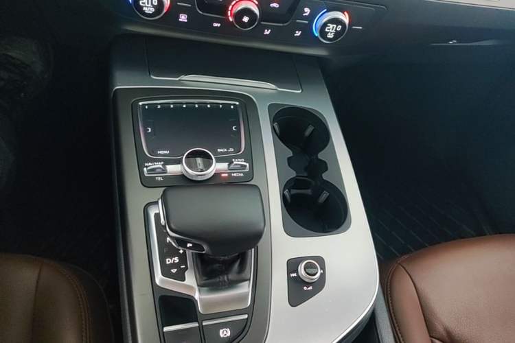 Used Audi Q7 2016 40 TFSI Comfort Model Gear Lever